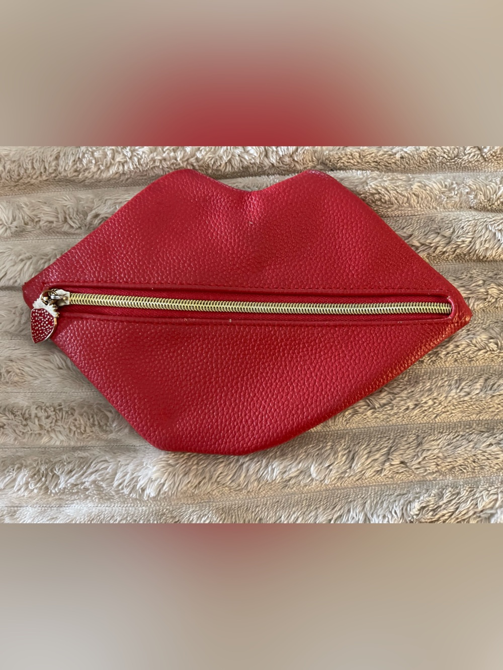 Sephora Bouffants & Broken Hearts-Berry Kissable Cosmetic Bag, Preowned 💋🍓